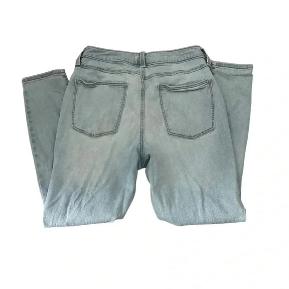 Universal Threads Mid rise Curvy Skinny distressed jeans - Picture 2 of 4